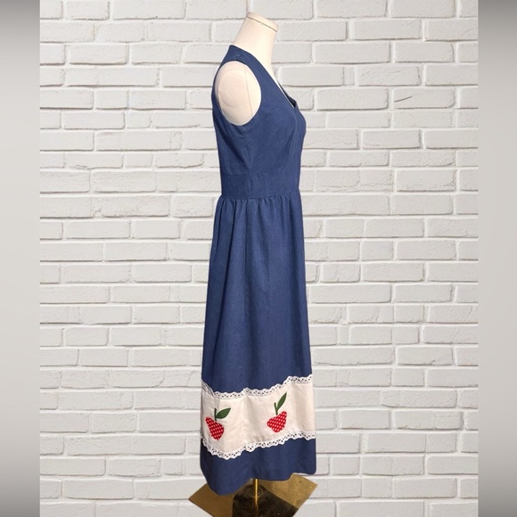 Vintage 1970s Park East bySwirl Chambray Dress Apple Appliqué Blue Cottagecore - Picture 4 of 5